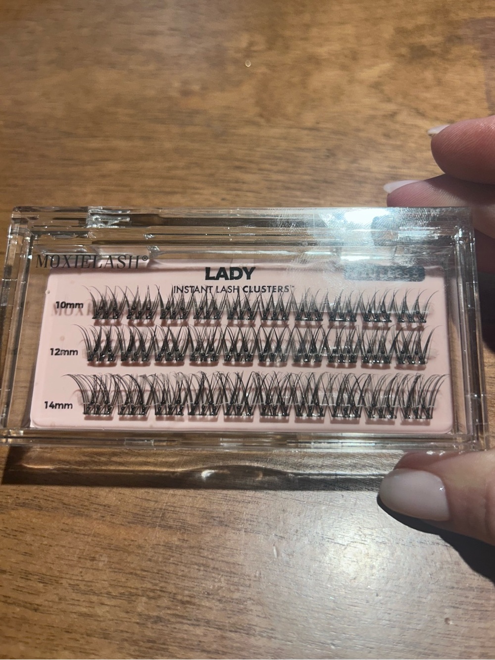 MoxieLash Lady lash clusters